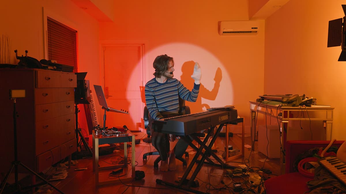 Кадр з спешла “Inside”