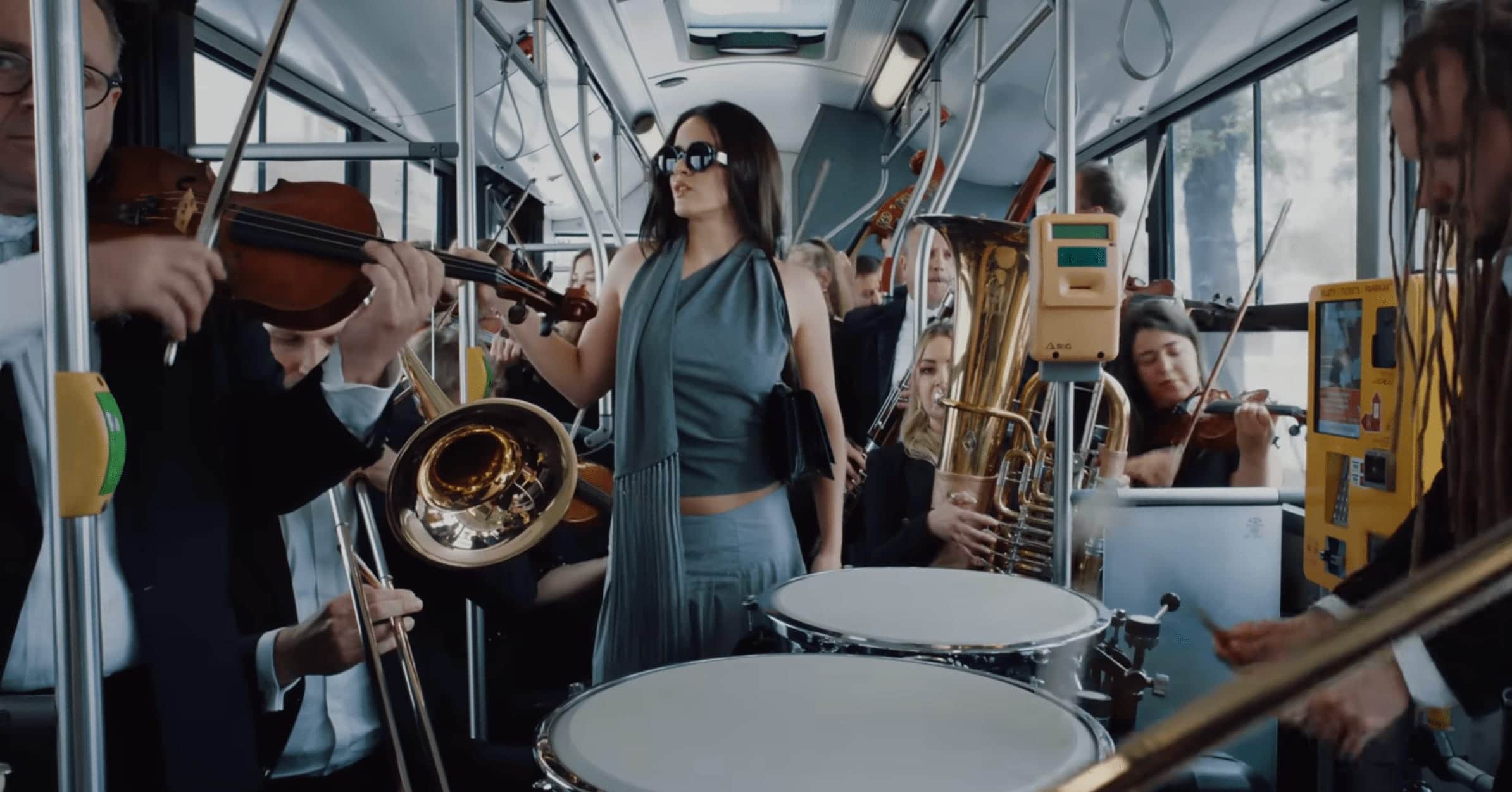 🔊 Слухайте новий трек ROSALÍA з фразою українською мовою — De Madrugá